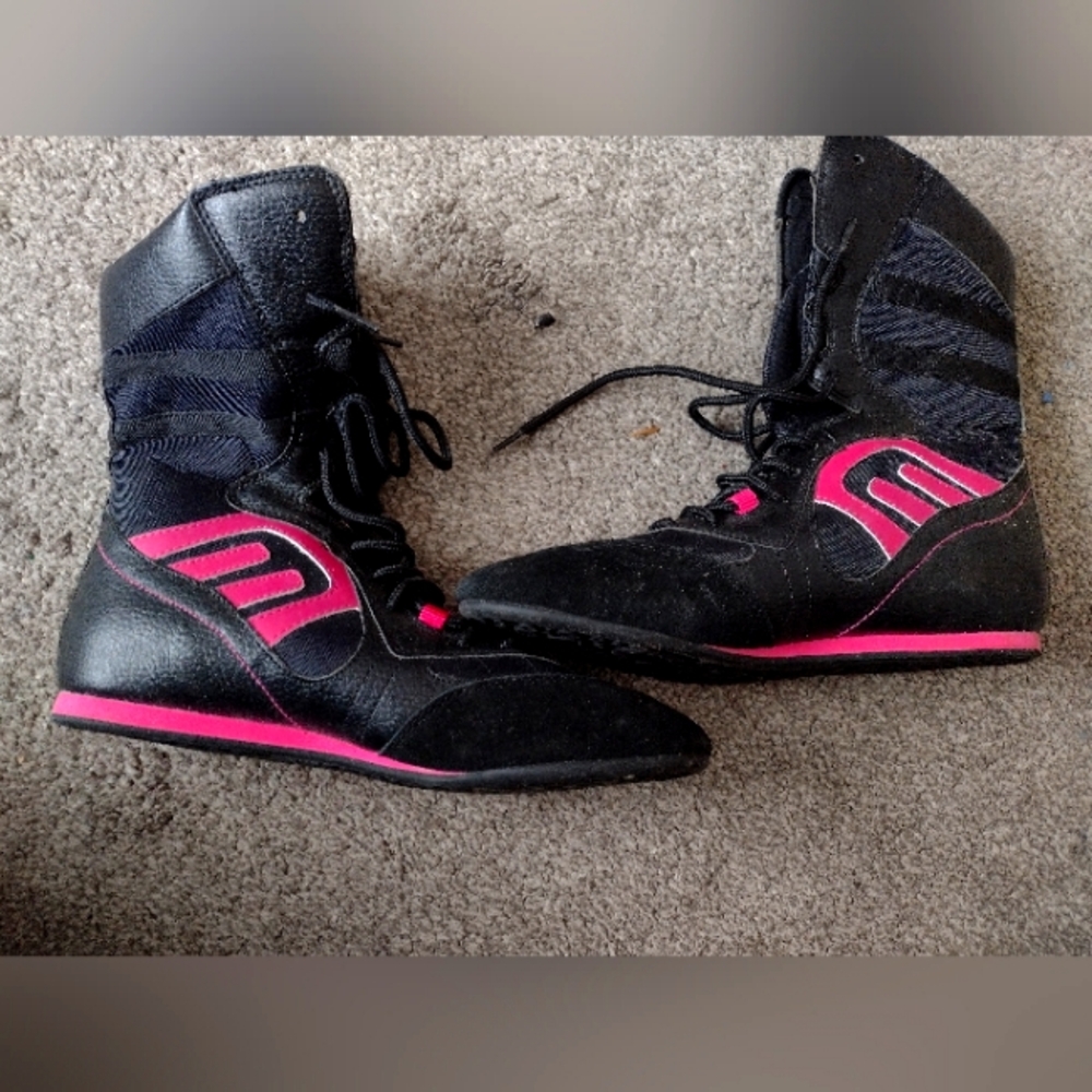 Retro high top sneakers hot pink and black